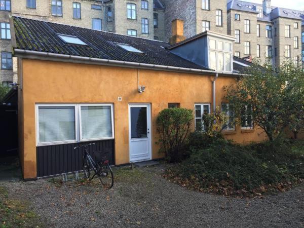 Rooms In Quiet Yellow Courtyard Apartment Copenhagen Exterior photo
